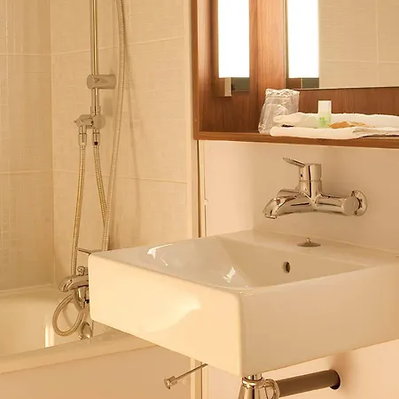 Kyriad 酒店 布里·孔德·罗伯特