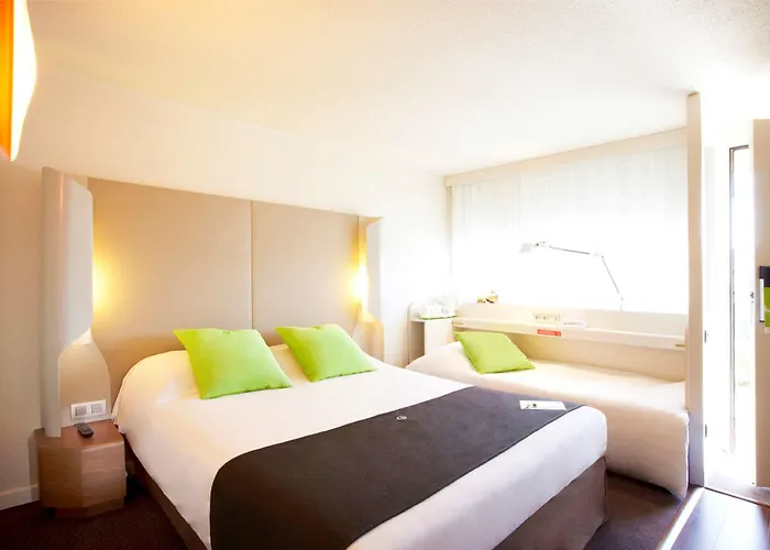 Kyriad Отель Бри-Комт-Робер