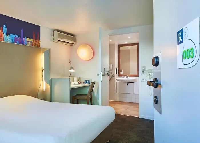 Kyriad 3* Бри-Комт-Робер