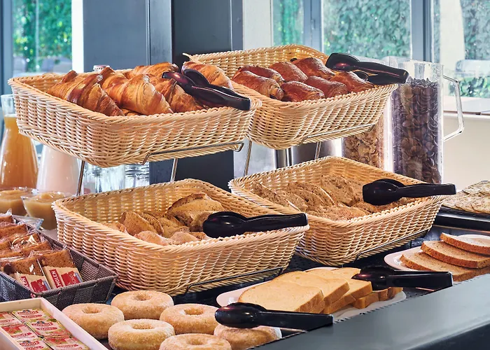 Отель Kyriad Бри-Комт-Робер