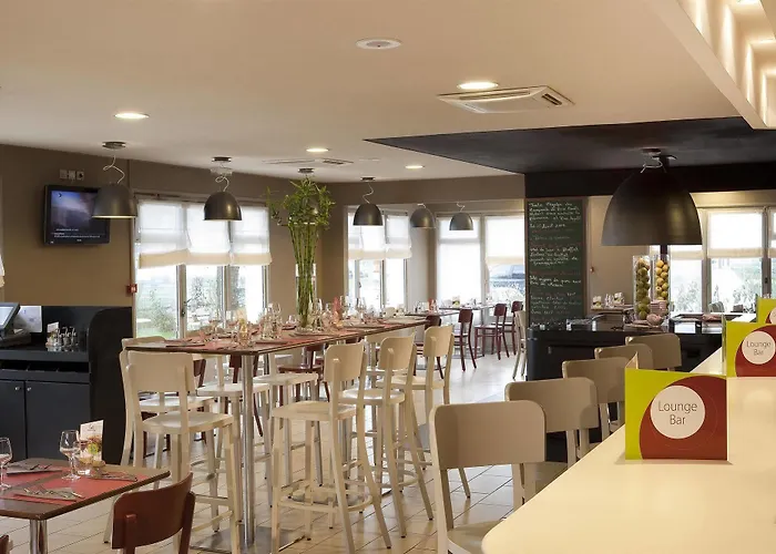 Kyriad 3* Бри-Комт-Робер